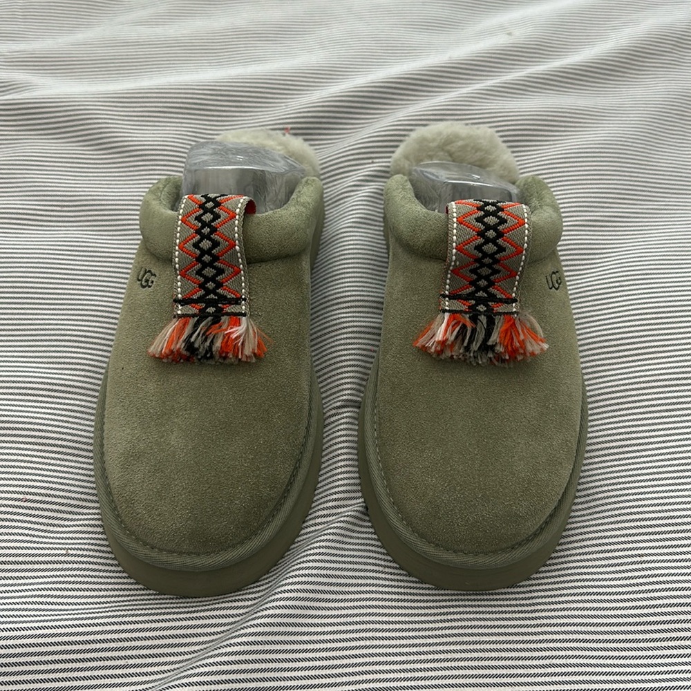 Authentic UGG Kids Tazzle.